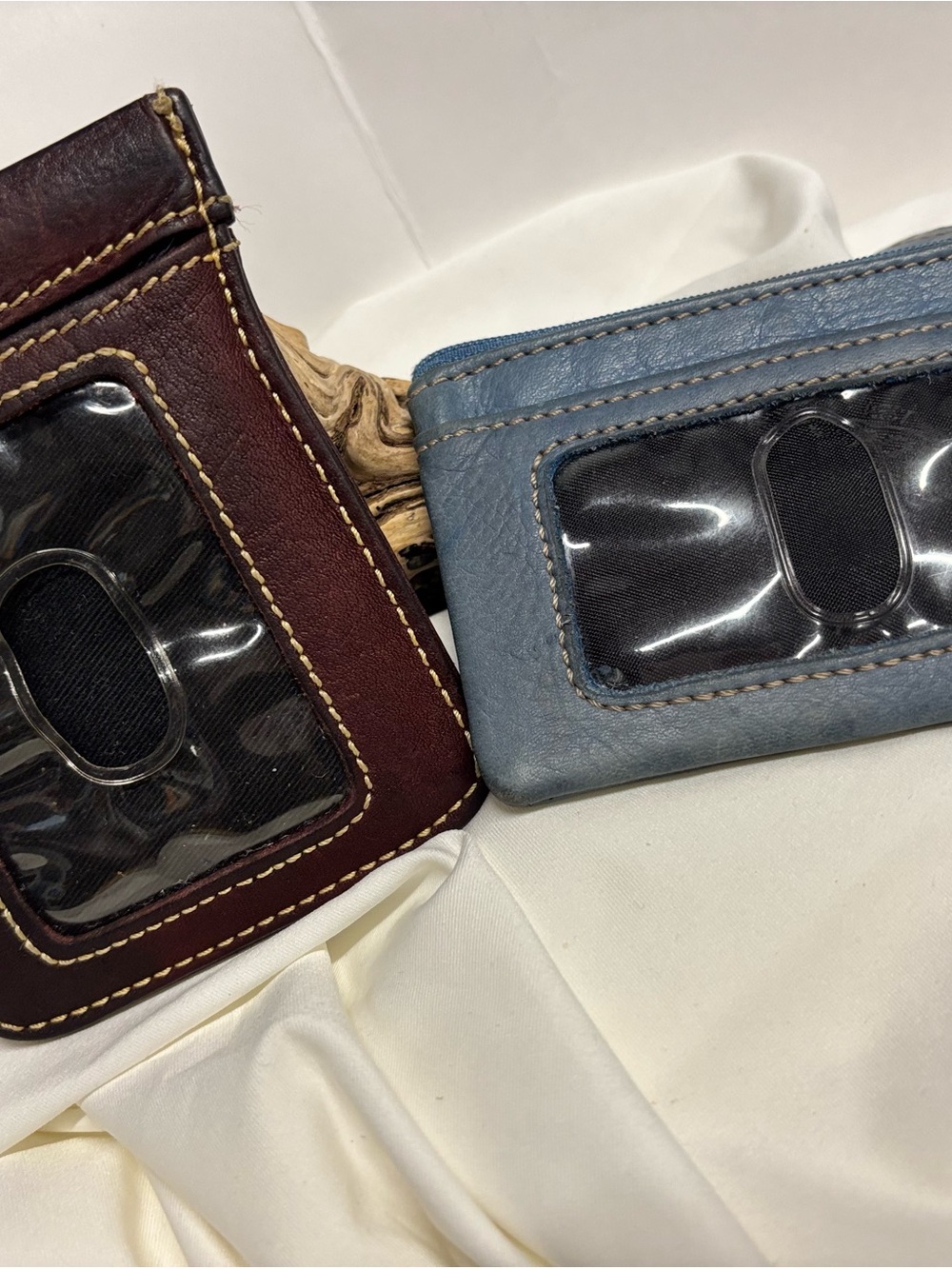 2 Sets of Fossil Small Leather Zip Wallets in Deep Brown and Light Blue - Picture 3 of 12
